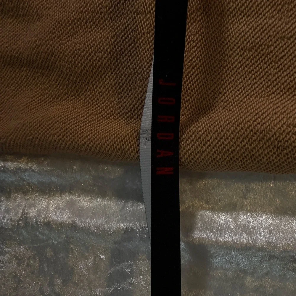 Jordan Essentials Sweatshirt Mens Small Tan Free‎ Jordan Headband NEW FN4607-244